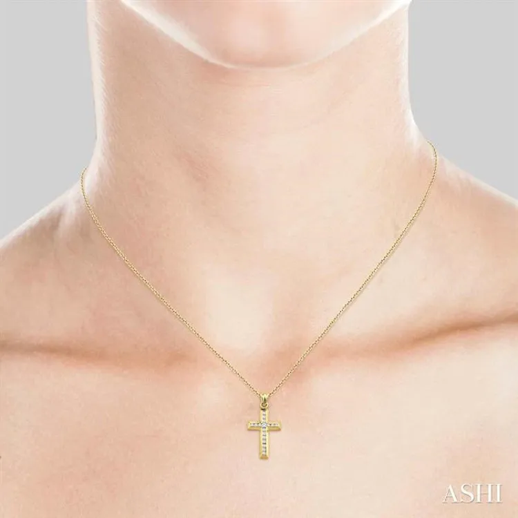 1/4 Ctw Round Cut Diamond Cross Pendant in 14K Yellow Gold with Chain