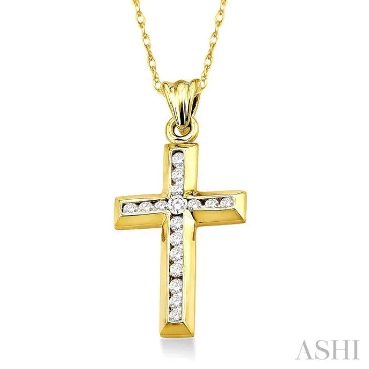 1/4 Ctw Round Cut Diamond Cross Pendant in 14K Yellow Gold with Chain