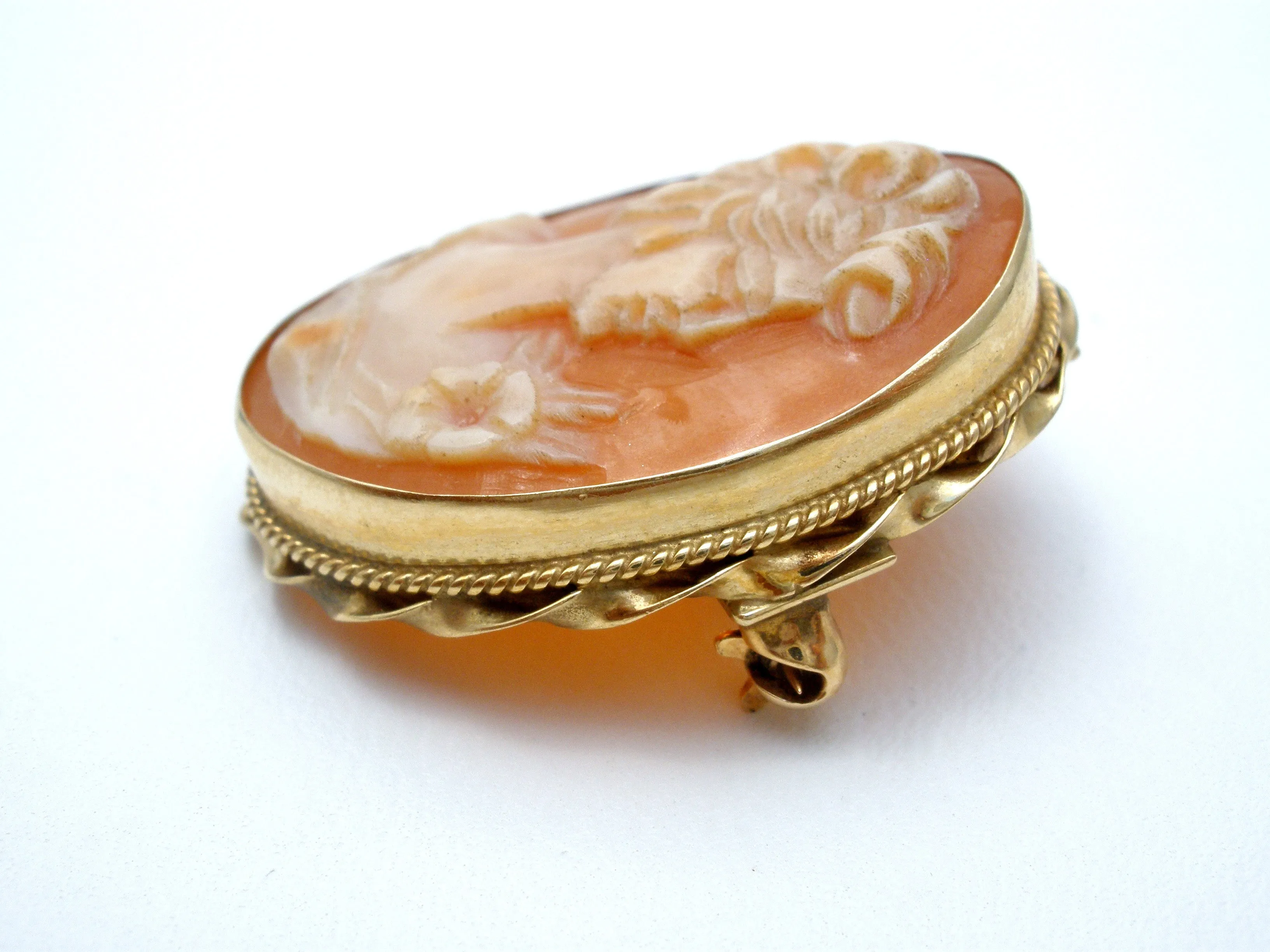 14K Gold Carved Shell Cameo Vintage Pendant Brooch