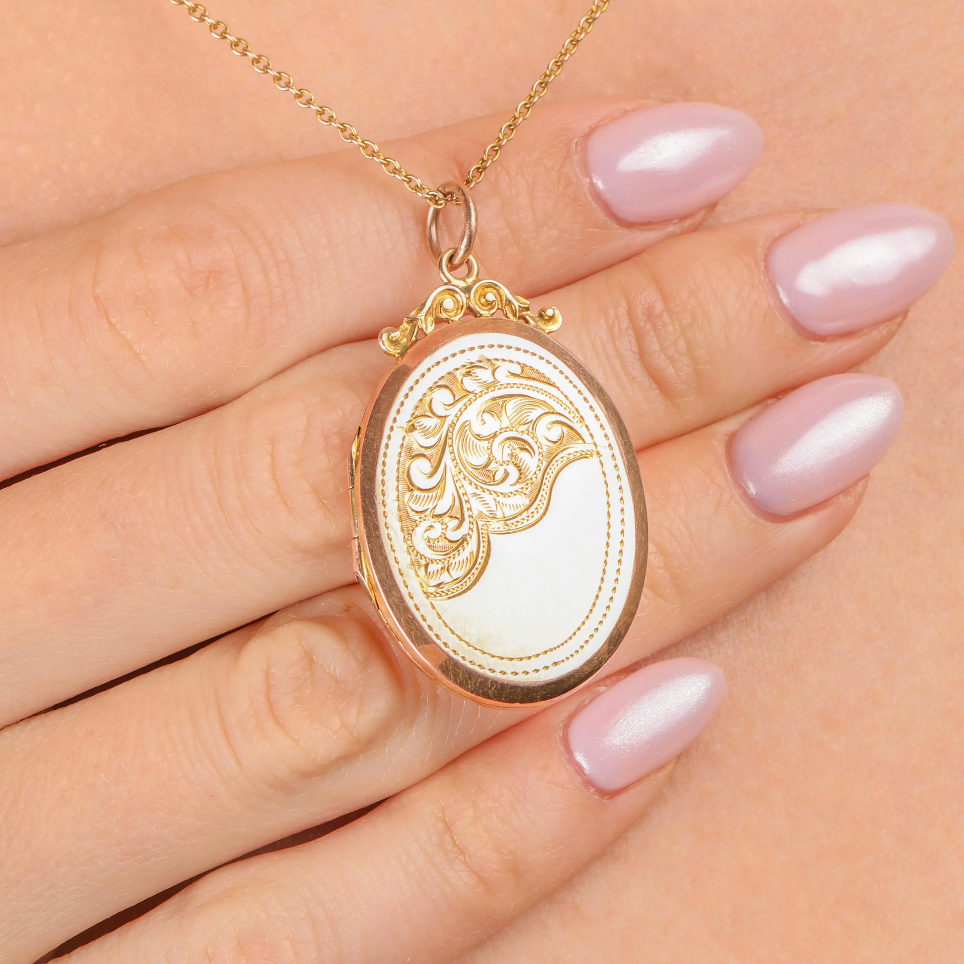 Antique 9ct Gold Oval Engraved Locket