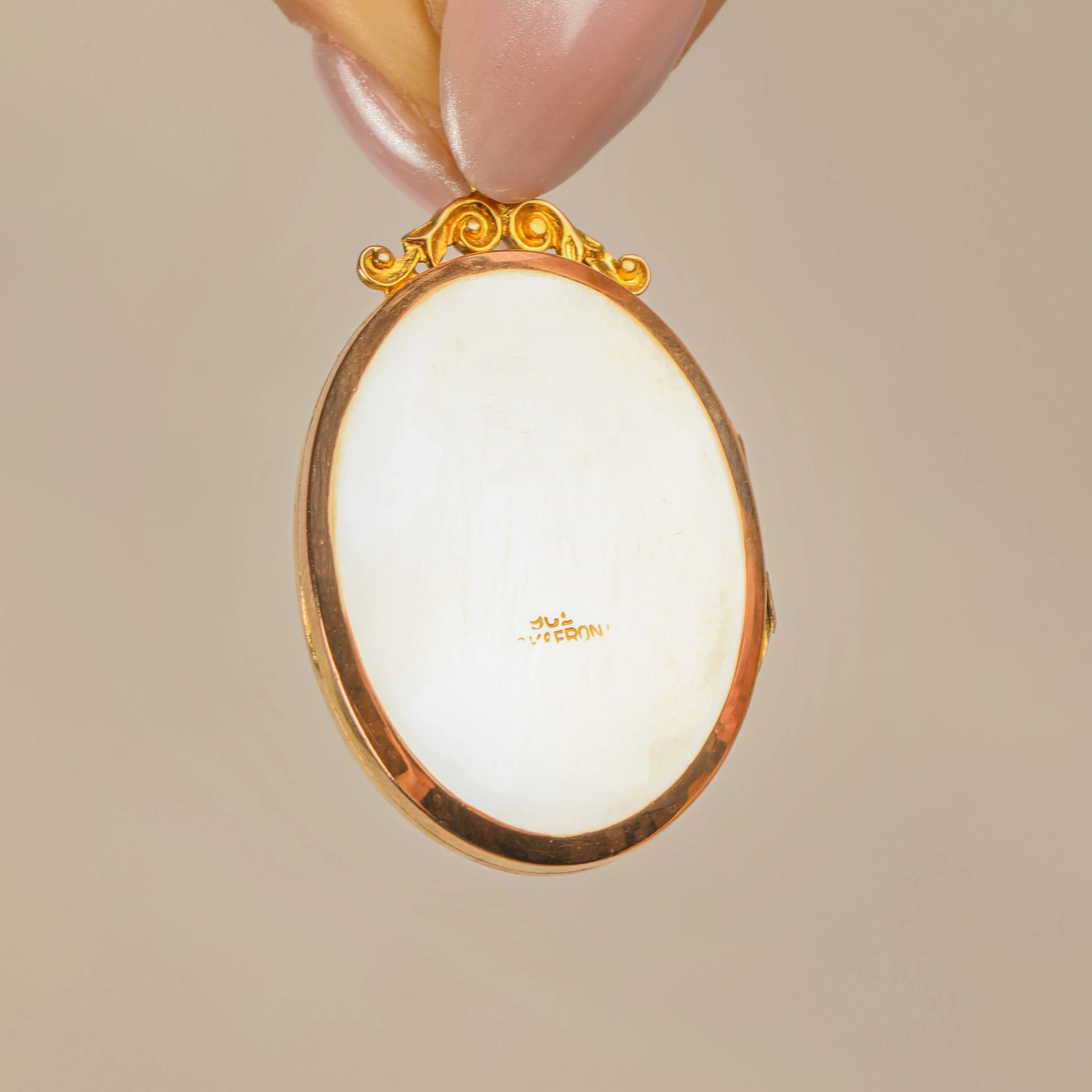 Antique 9ct Gold Oval Engraved Locket