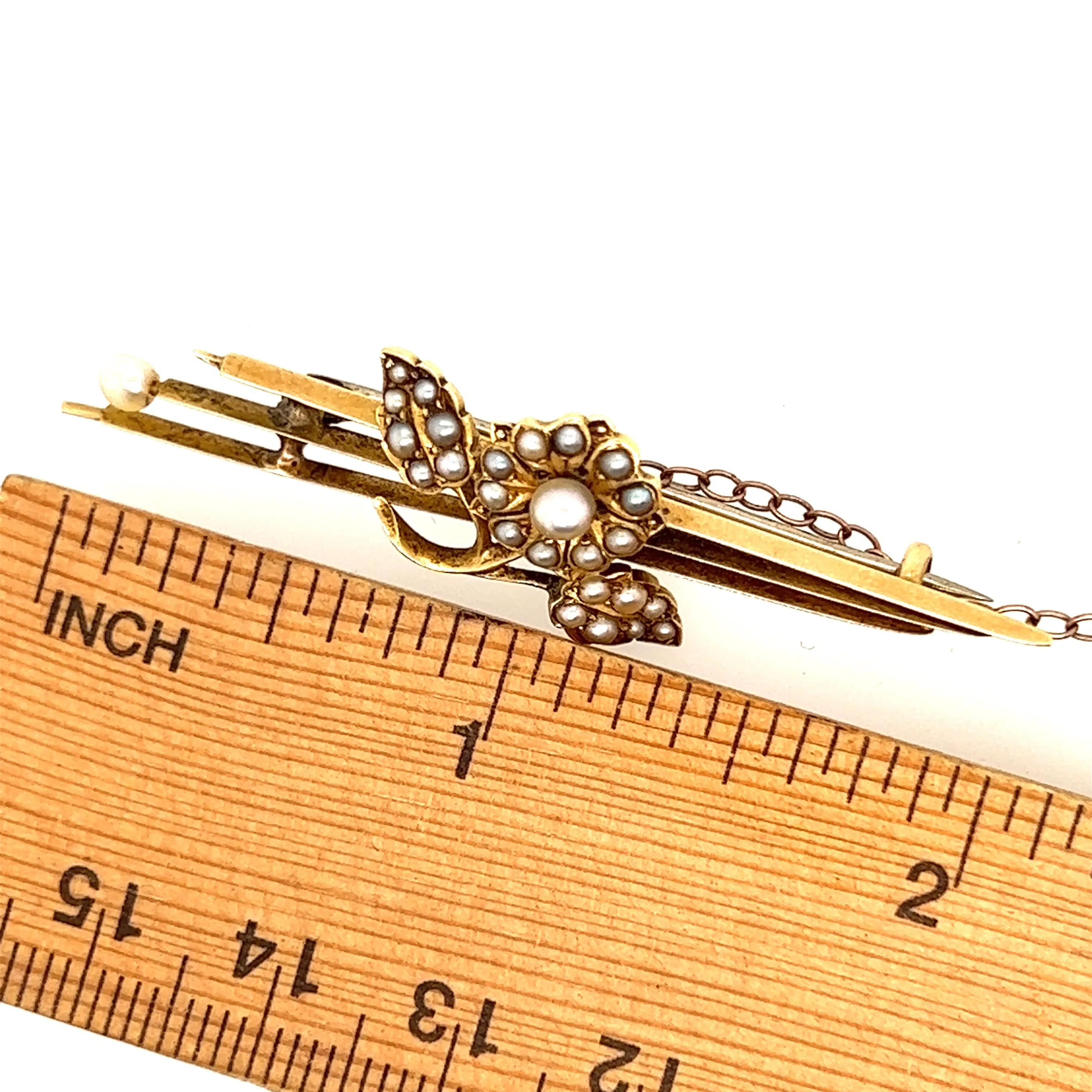 Antique c.1915 14ct Yellow Gold Flower Pearl Brooch with Safety Chain