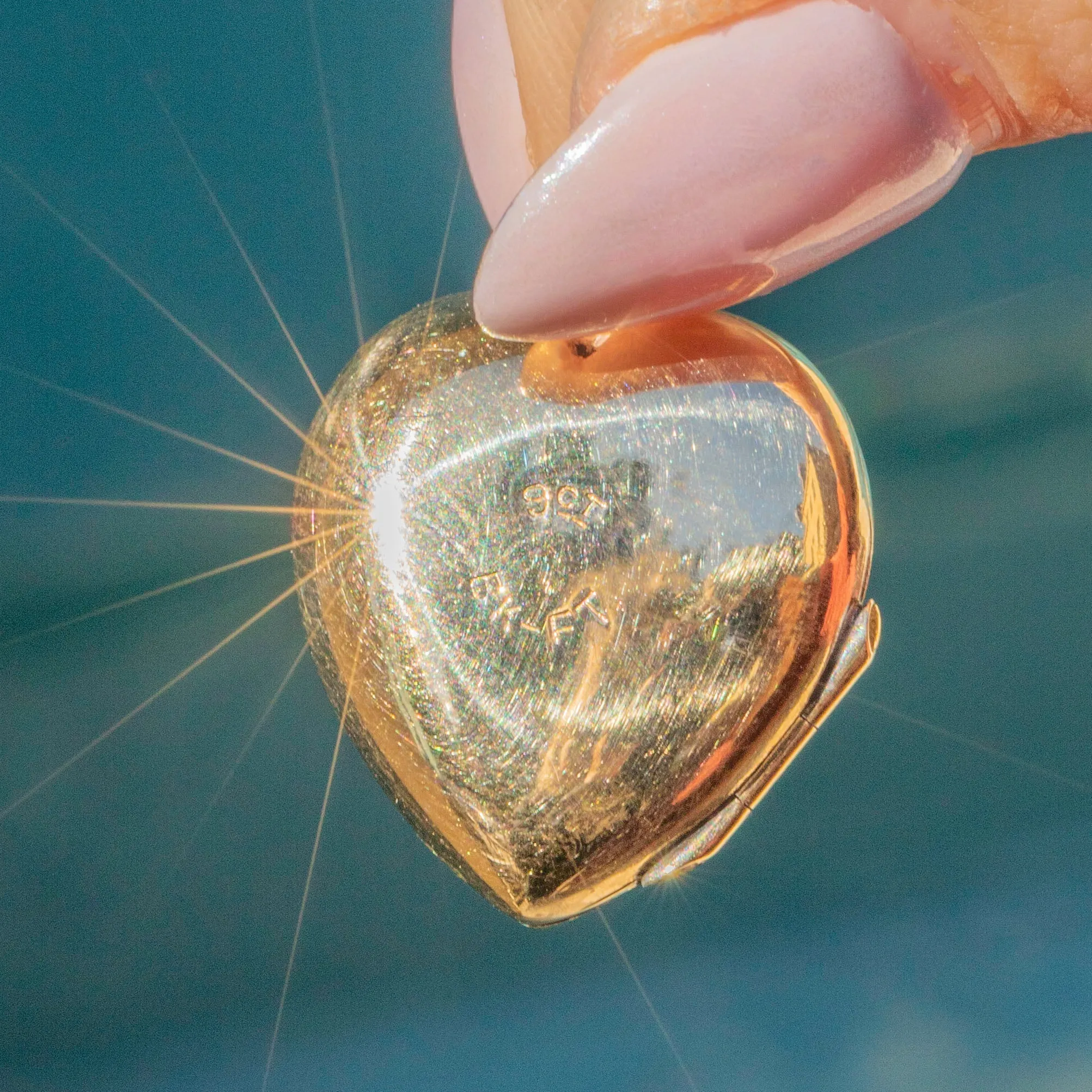 Art Deco 9ct Gold Sunburst Heart Locket