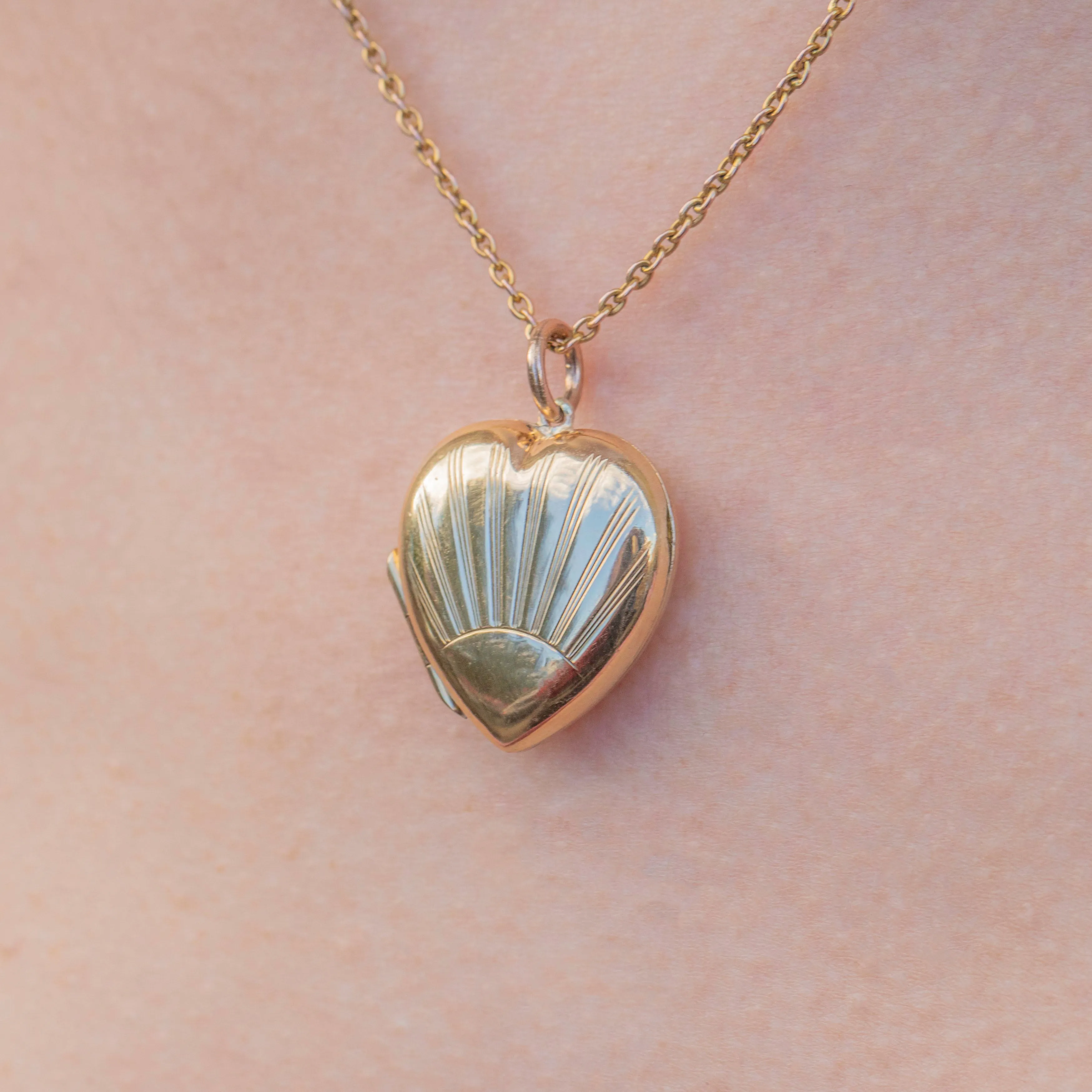 Art Deco 9ct Gold Sunburst Heart Locket