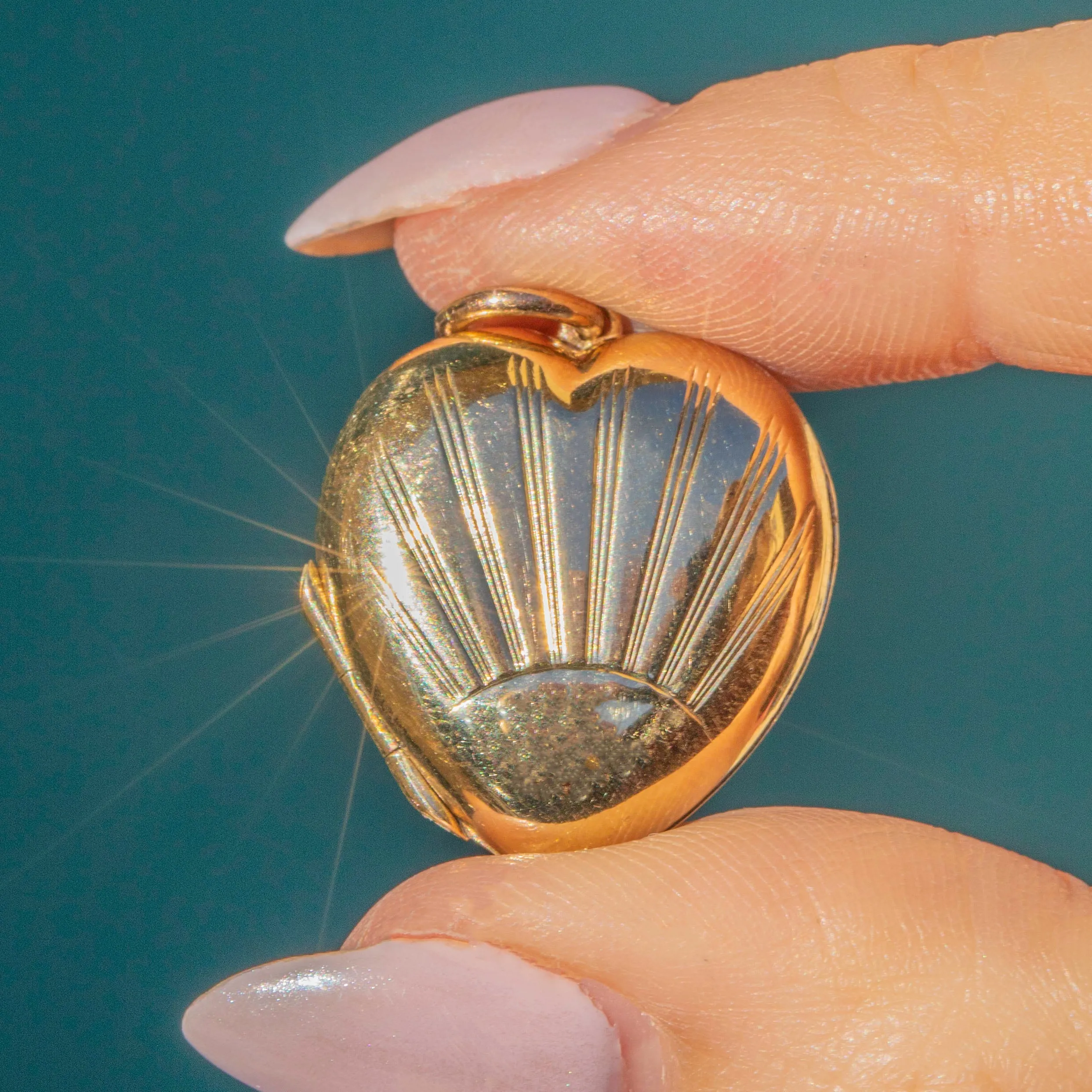 Art Deco 9ct Gold Sunburst Heart Locket