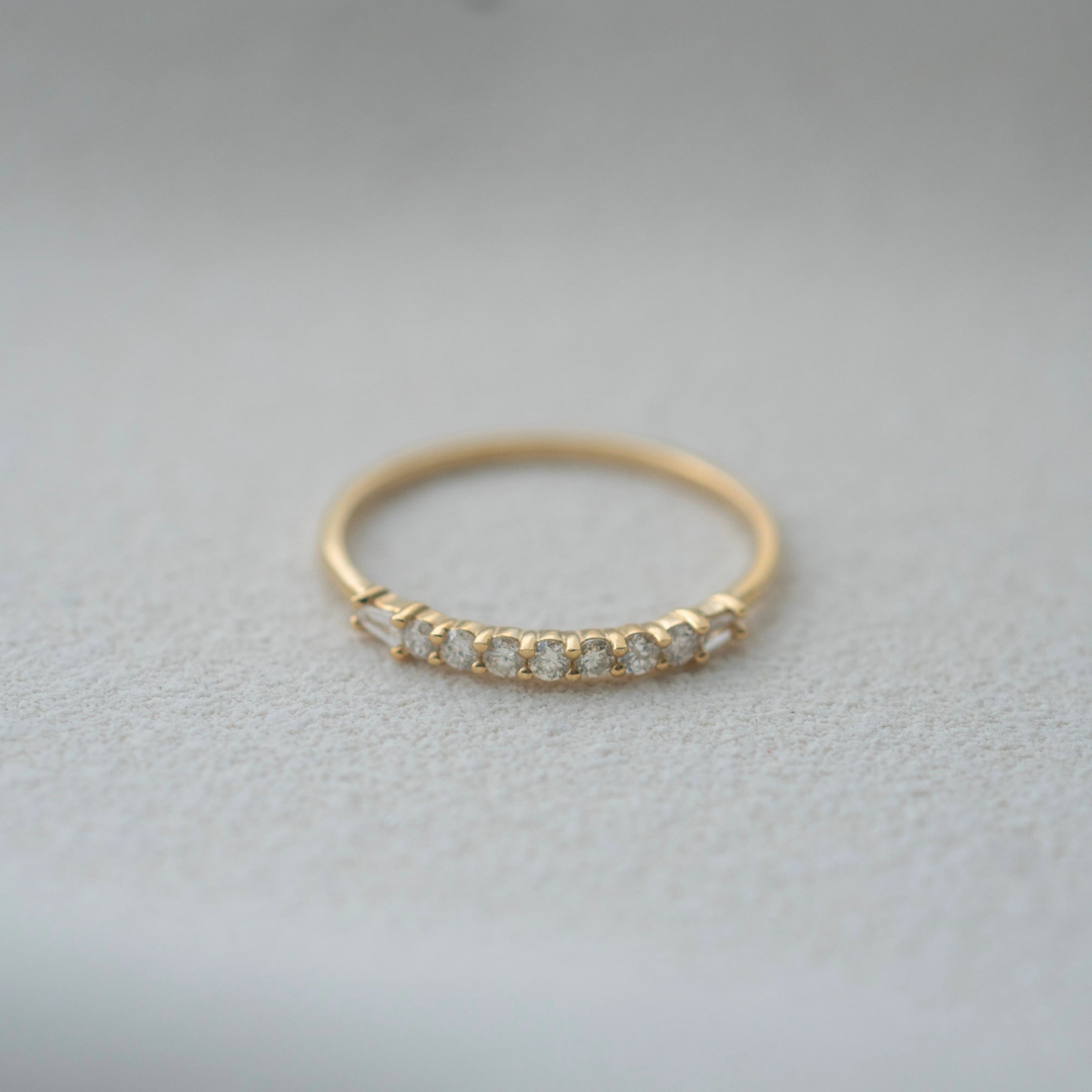 AUME PAVÈ DIAMOND WITH SIDE TAPERED BAGUETTE FINE RING