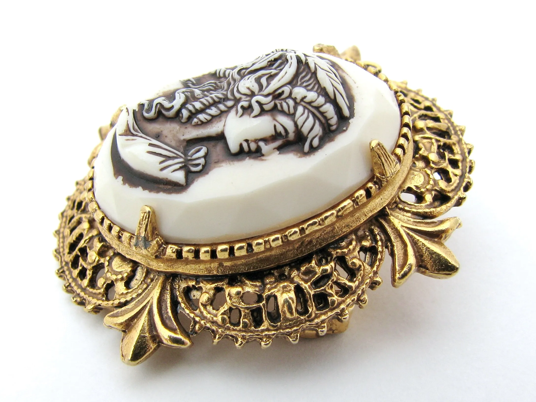 Florenza Cameo Gold Brooch Pin Vintage