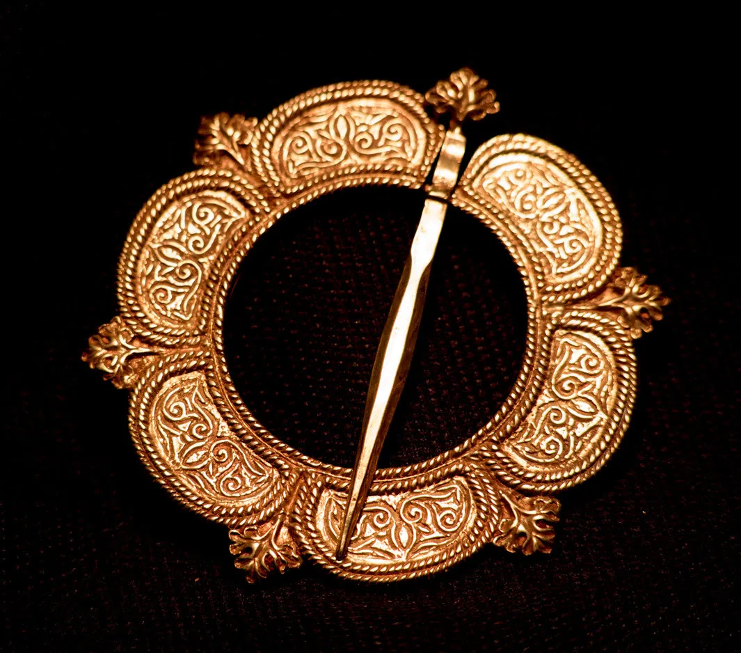 Large Annular brooch 15th - 16th C - W-56