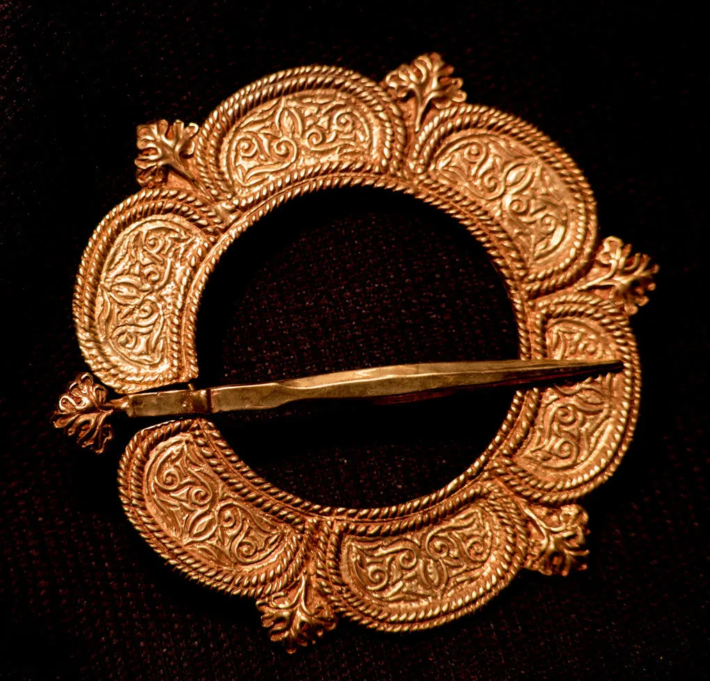 Large Annular brooch 15th - 16th C - W-56