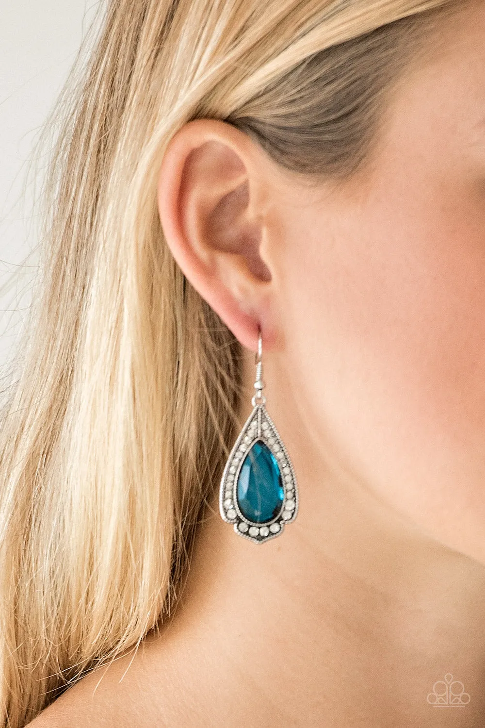 PAPARAZZI Superstar Stardom - Blue EARRINGS
