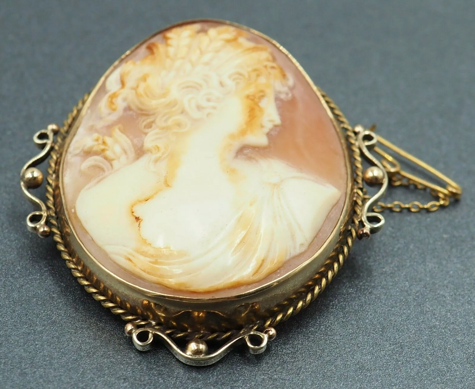 Shell Cameo 9ct Yellow Gold Ornate Brooch