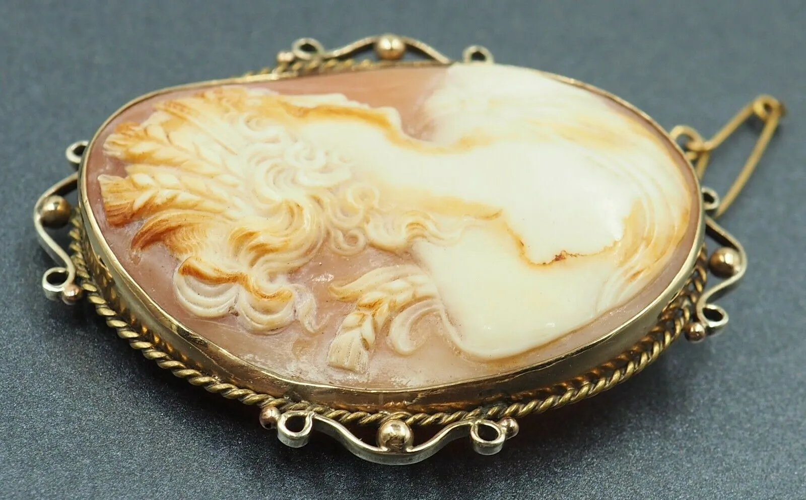 Shell Cameo 9ct Yellow Gold Ornate Brooch