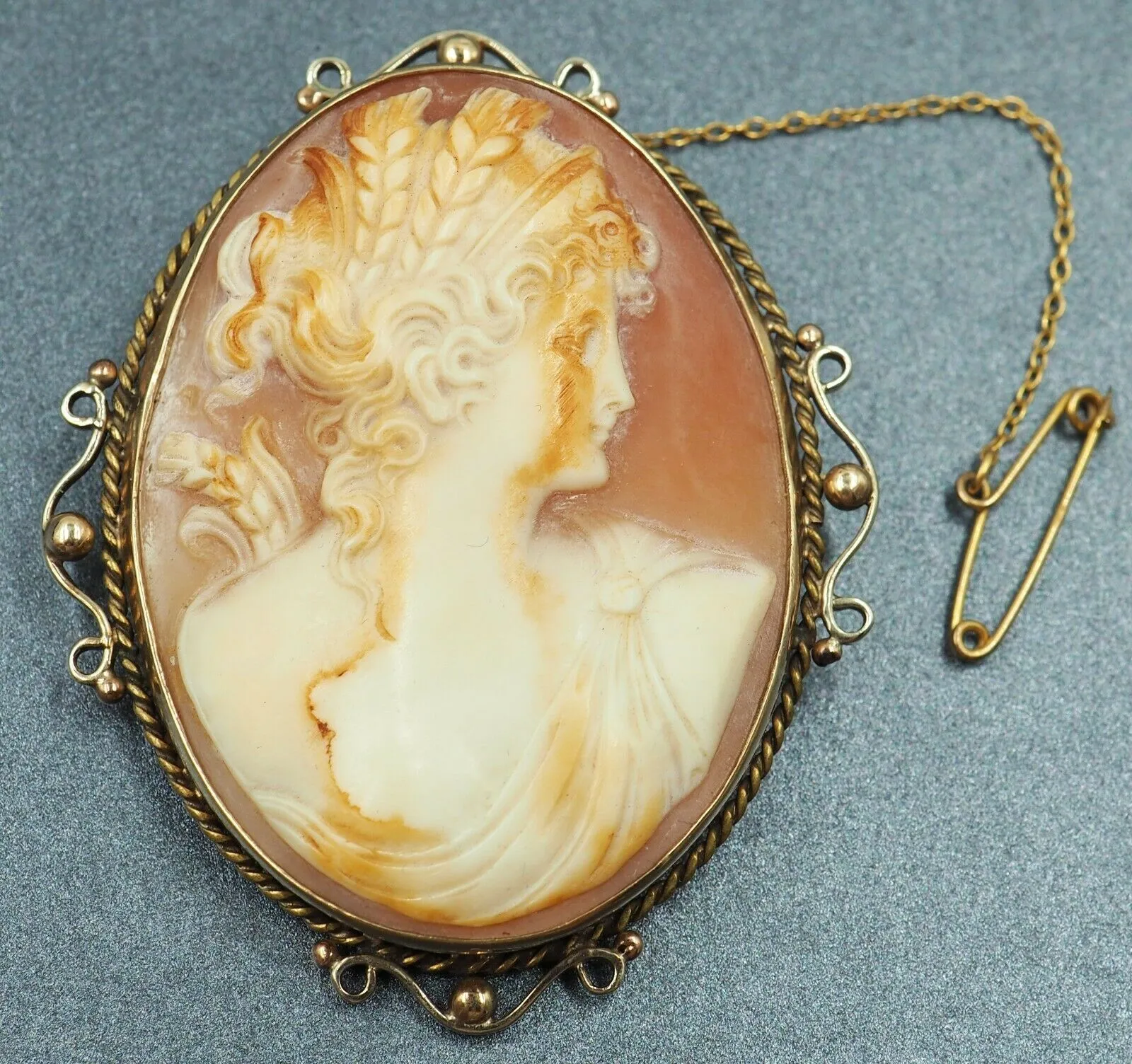 Shell Cameo 9ct Yellow Gold Ornate Brooch