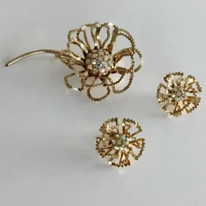 Vintage costume jewelry rhinestone flower brooch earrings set