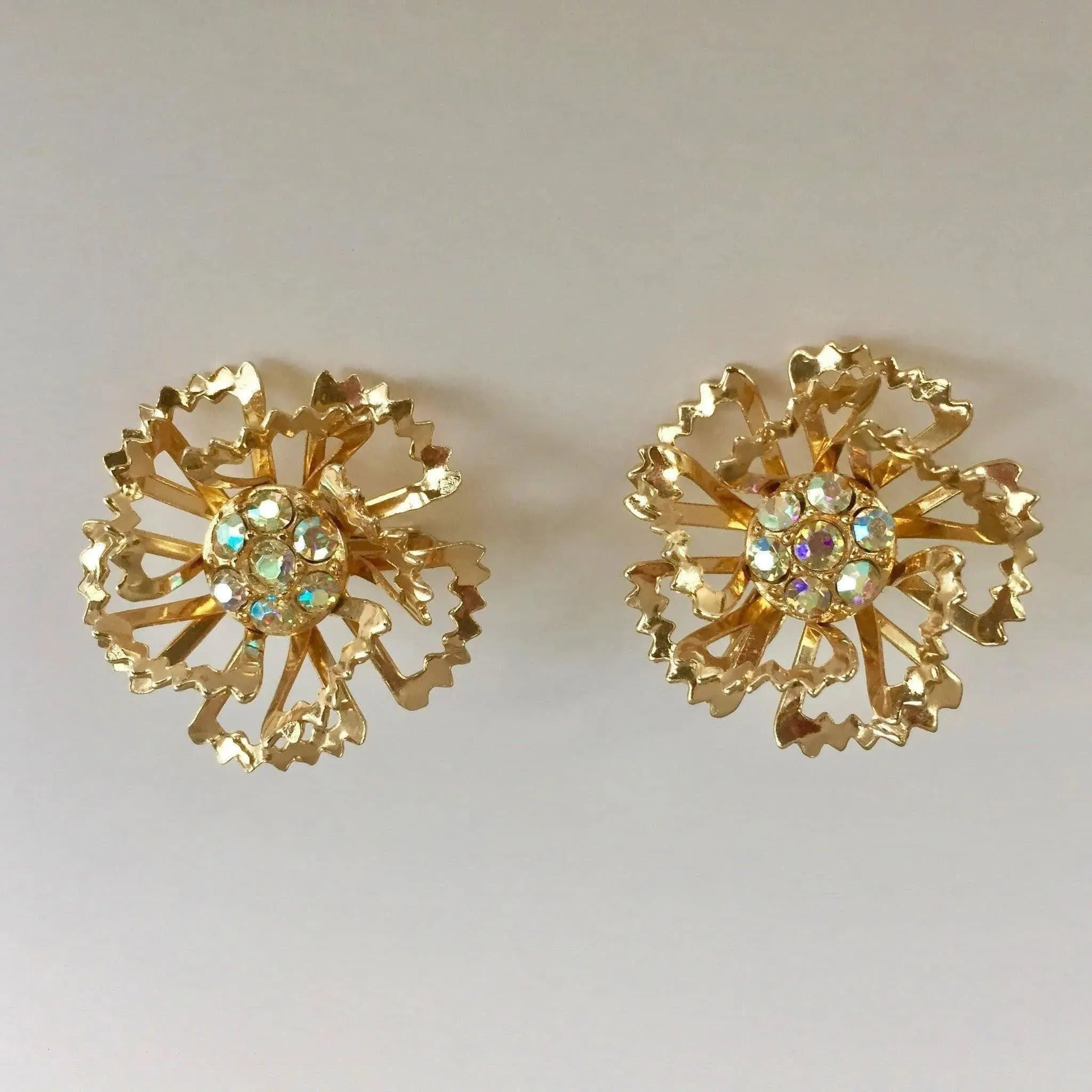 Vintage costume jewelry rhinestone flower brooch earrings set